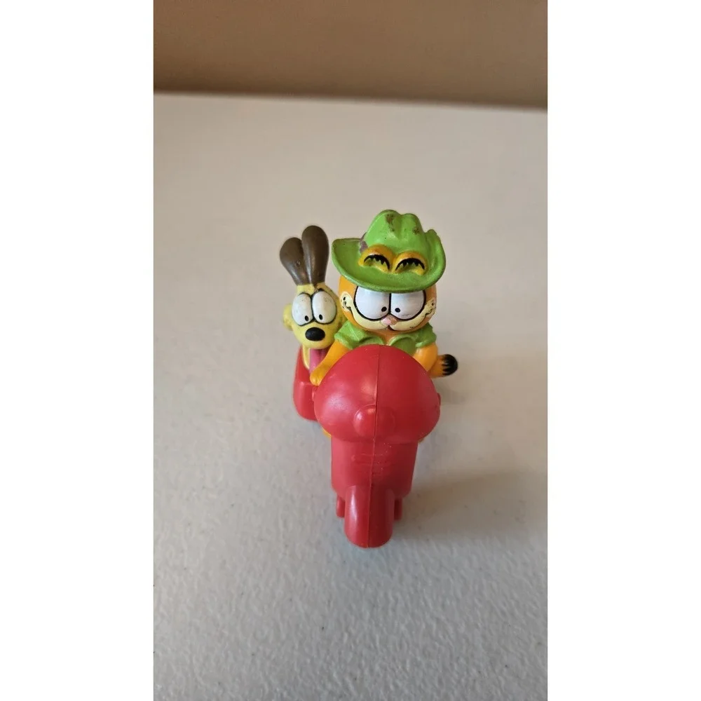 Vintage Garfield Ans Odie On‎ Vespa Scooter Figure Toy